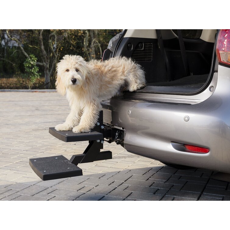 Dog step for outlet car hitch